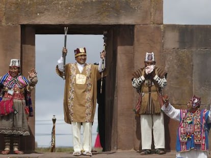 Ato de posse de Evo Morales em cerimônia indígena, em janeiro de 2015.