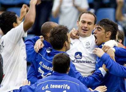 Nino celebrando el gol del Tenerife.