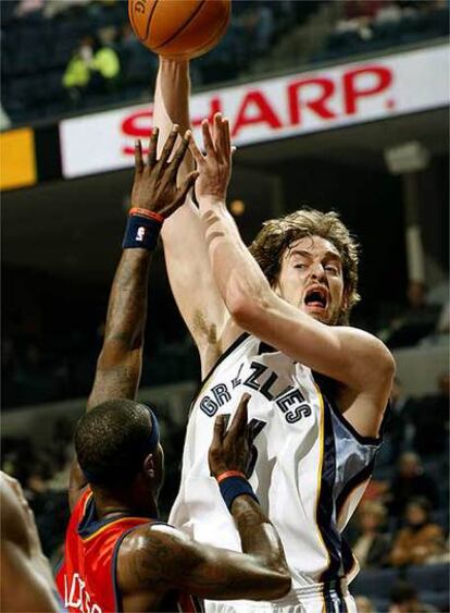 Gasol, en un partido contra los Golden State Warriors