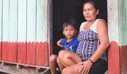 Mari Curmayari Calampa e hijo, vecinos de la comunidad de Cuninico.