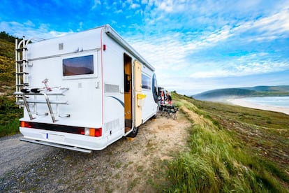 Una autocaravana en ruta.