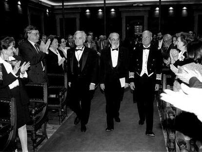 Hace 10 años, en el acto de ingreso en la RAE, con Luis Goytisolo y Eliseo Álvarez-Arenas.