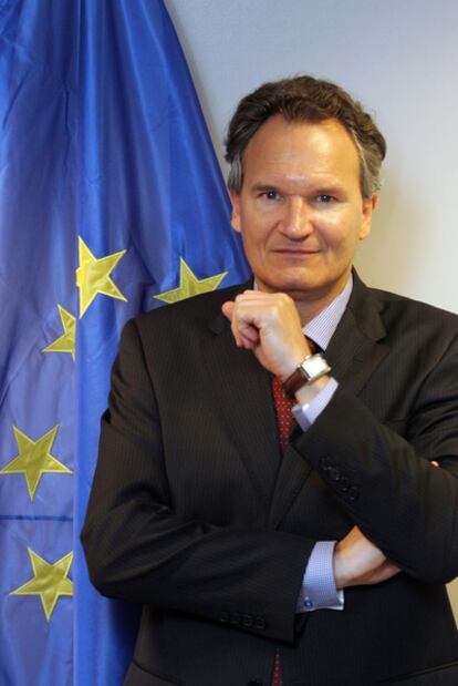 Robert-Jan Smits: "Inovation is the way to make economies grow."