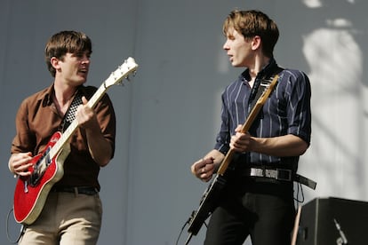 Nick McChaty es un cantante Alex Kapanis, de Franz Ferdinand, en 2004.