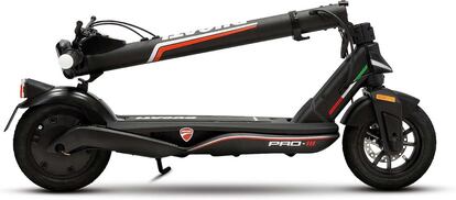 Patinete Ducati Pro-III plegado