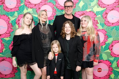 Stella Spelling, Tori Spelling, Beau Spelling, Dean McDermott, Finn Spelling, y Hattie Spelling