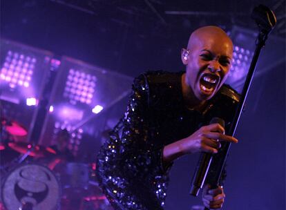 Skin, cantante de Skunk Anansie, durante su actuación del jueves en la Riviera.