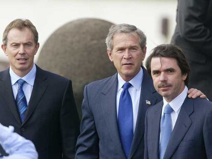 Tony Blair, George W. Bush y José María Aznar, en la reunión de las Azores, el 16 de marzo de 2003.
