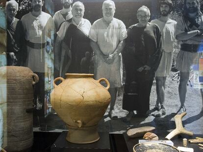Una de las vitrinas del museo de Ca n'Oliver de Cerdanyola del Vallès.