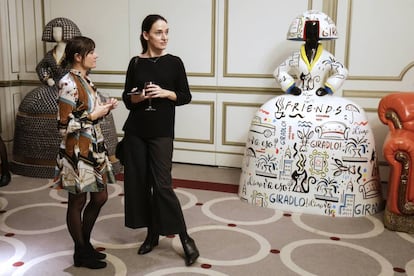 Asistentes a la subasta benéfica de Meninas en el Hotel Palace en Madrid. 