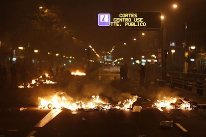 Túnel de Santa María de la Cabeza cortado tras los incidentes de manifestantes con la policía tras la huelga general del 14-N