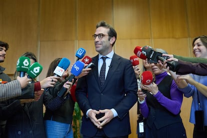 Carlos Cuerpo, atiende a los medios de comunicación en la sede Ministerio de Economía.