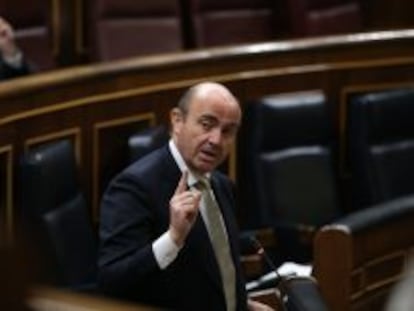 Luis de Guindos en un pleno del Congreso de los Diputados.  