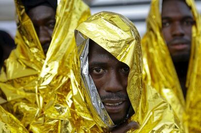 Immigrants rescatats a Sic&iacute;lia, aquest dimarts. 