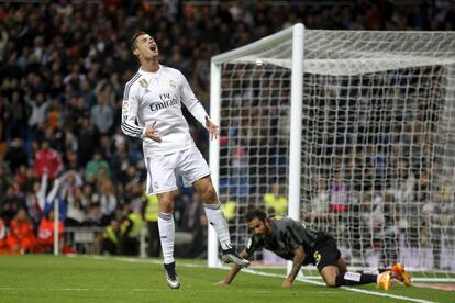 Cristiano Ronaldo se lamenta por durante el encuentro entre el Real Madrid y el Málaga C.F.