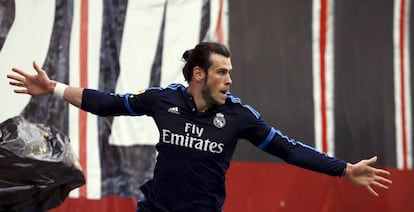 Bale celebra su primer gol al Rayo.