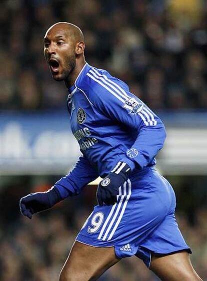 Nicolas Anelka, ayer durante su primer partido con el Chelsea.