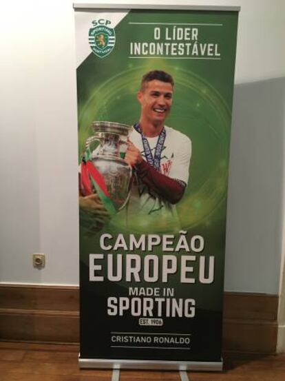 Un tributo a Cristiano, campeón de Europa, "hecho por el Sporting", en una exposición del museo de la historia del club.