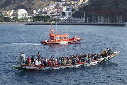 Una embarcación con 103 inmigrantes indocumentados llega a la isla de La Gomera el pasado 10 de agosto.