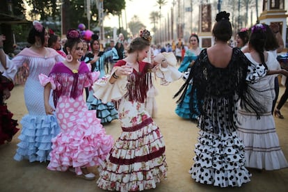 Momentos de baile, de flamenco y de celebración se concurren por todos los lugares de la Feria.