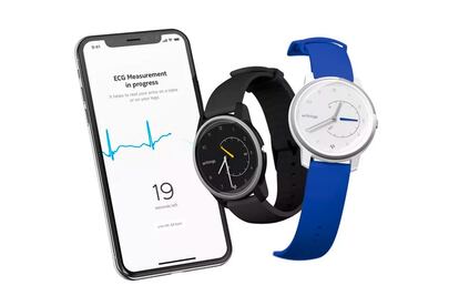 Tras extenderse los sensores del ritmo cardiaco entre un gran número de smartwatch, ahora la tendencia iniciada por el Apple Watch Series 4 es la de introducir un ECG que puede realizar electrocardiogramas del usuario. Y eso es precisamente lo que ofrece este nuevo smartwatch de Withings, con aspecto de reloj tradicional, y que tiene una autonomía de nada menos que 12 meses.