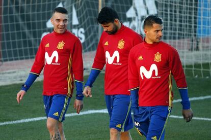 Diego Costa, junto a Vitolo y Aspas durante la concentraci&oacute;n de la selecci&oacute;n espa&ntilde;ola.