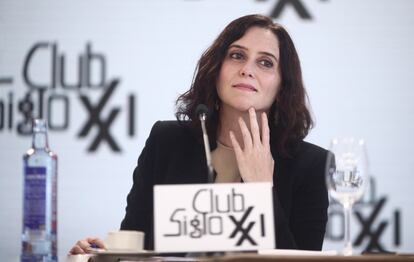 La presidenta de la Comunidad de Madrid y candidata a la reelección, Isabel Díaz Ayuso, en un desayuno-coloquio del Club Siglo XXI, el miércoles en Madrid.