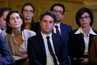 Desde la izquierda los ministros franceses, Amelie Oudea-Castera, Gabriel Attal y Rachida Dati look, este martes en el Elíseo. 