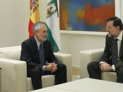 El presidente del Gobierno, Mariano Rajoy, recibe al presidente de la Junta de Andaluc&iacute;a, Jos&eacute; Antonio Gri&ntilde;&aacute;n.