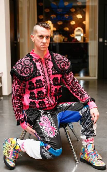 El diseñador Jeremy Scott ha colaborado con Adidas.