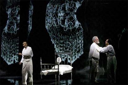 Representación de la ópera 'Gaudí', del compositor catalán Joan Guinjoan, en el teatro del Liceo barcelonés.