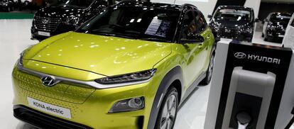 Modelo eléctrico Hyundai Kona en la feria de motor de Bangkok en julio de 2020