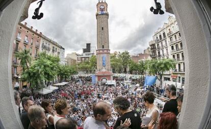 El balc&oacute;n del Ayuntamiento de Gr&agrave;cia durante el preg&oacute;n de 2015.