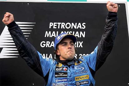 Alonso consiguió la primera victoria de la temporada en la segunda carrera, disputada en el circuito de Sepang (Malaisia) el 20 de marzo. En el podio estuvo acompañado de Jarno Trulli y de Nick Heidfeld.