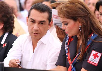 José Luis Abarca y María de los Ángeles Pineda, en mayo de 2013.