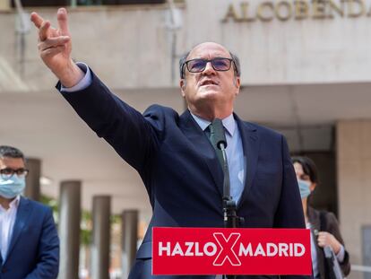 El candidato del PSOE para la presidencia de la Comunidad de Madrid, Ángel Gabilondo, en un acto electoral este lunes en Alcobendas.