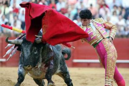 Luis Vilches, en el sexto toro.