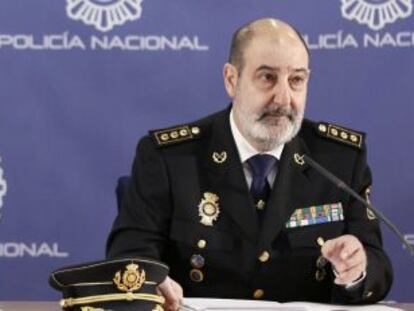 Manuel Quintanar, junto al comisario general de Policía Judicial, José Santiago Sánchez, en una rueda de prensa el viernes 10 de enero. 