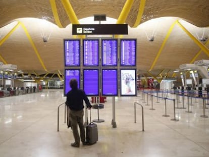 Interior do terminal 4 do aeroporto de Barajas, em Madri.