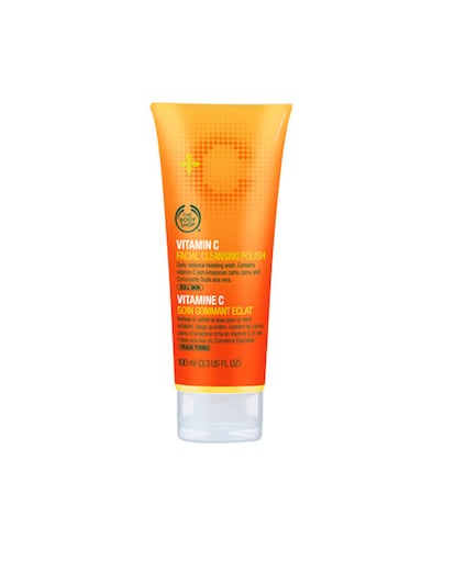 Gel limpiador de rostro de Body Shop con vitamina C. Favorece la producción de colágeno. (13 euros aprox.)