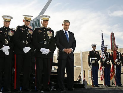 El presidente norteamericano, George  Bush, el  10 de noviembre de 2006,  en una ceremonia celebrada en el Museo Nacional de los Marines, en Triangle (Virginia).