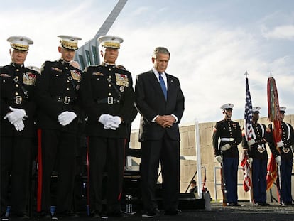 El presidente norteamericano, George  Bush, el  10 de noviembre de 2006,  en una ceremonia celebrada en el Museo Nacional de los Marines, en Triangle (Virginia).