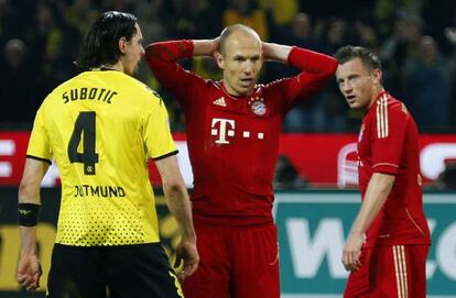 Robben se lamenta tras fallar el penalti.