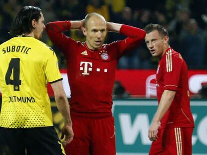 Robben se lamenta tras fallar el penalti.