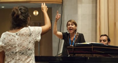 María Bayo durante una 'masterclass' en la UIMP en agosto de 2014.