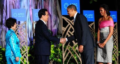 Obama saluda a al presidente chino durante la cumbre de la APEC