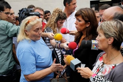 La presidenta del PP catalán, Alicia Sánchez Camacho, junto a la eurodiputada francesa del partido de Nicolás Sarkozy Marie Therese Sánchez-Schmid, en Badalona