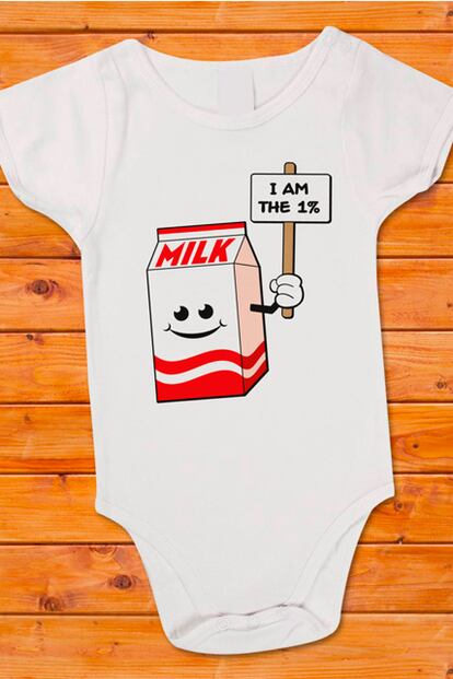 Aunque no se enteren de nada, los más pequeños también pueden demostrar su disconformidad con el sistema. En Etsy comercializan este body infantil que hace una simpática referencia a otro de los lemas de los indignados americanos (10 euros). 