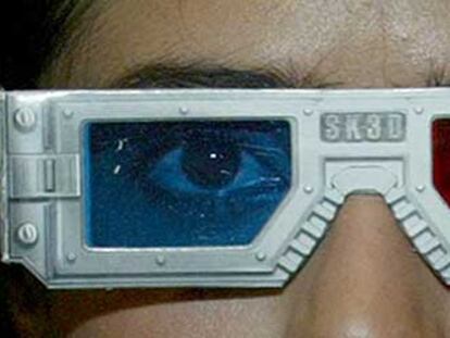Gafas de tres dimensiones para ver películas en 3D. Los ojos son de Salma Hayek.