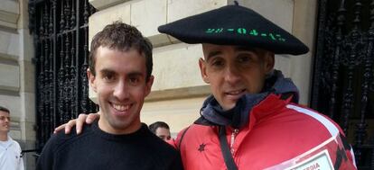 Unai Sáenz de la Fuente (derecha), junto al tercer clasificado en el medio maraton de Bilbao, Javier Acedo. 